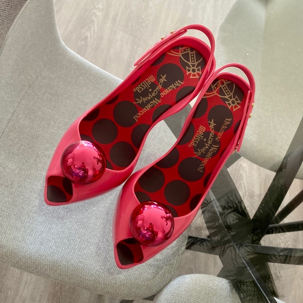 Instagram-worthy bubble gum pink Vivienne Westwood x Melissa anglomania pumps!